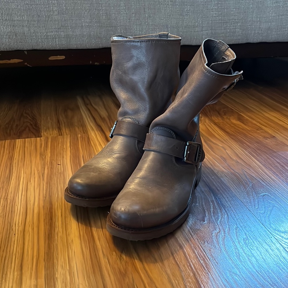 Frye Veronica Short Slouchy Boot in Taupe